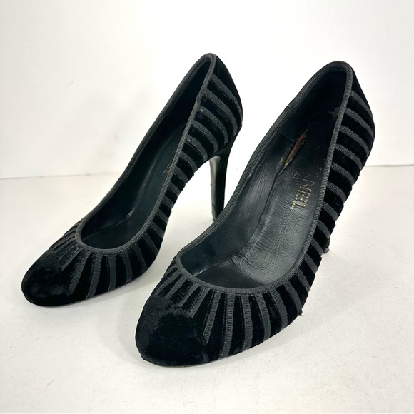 Chanel Velvet and Grosgrain Ribbon Cap Toe Closed Toe Stiletto Pumps size 39 - Picture 9 of 15